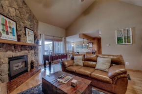 Top Floor 2 Bedroom Ski-In & Walk to Main St Breckenridge